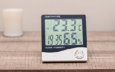 Psychromètre numérique, mesure l’humidité, la température de l’air.